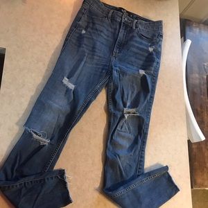 Size 5R Hollister high rise skinny jeans.